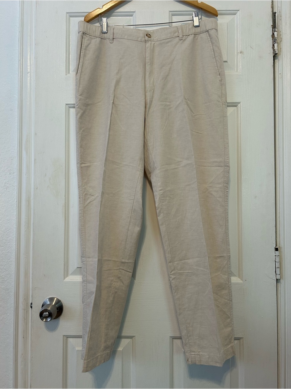 Uniqlo Men's Chinos in Light Tan